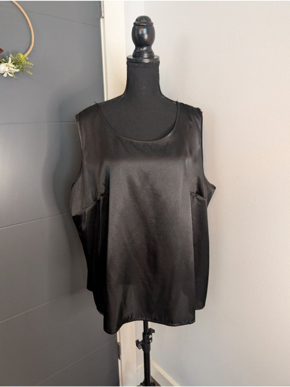 NWT Laura Scott Woman Black Satin Sleeveless Blouse 26W